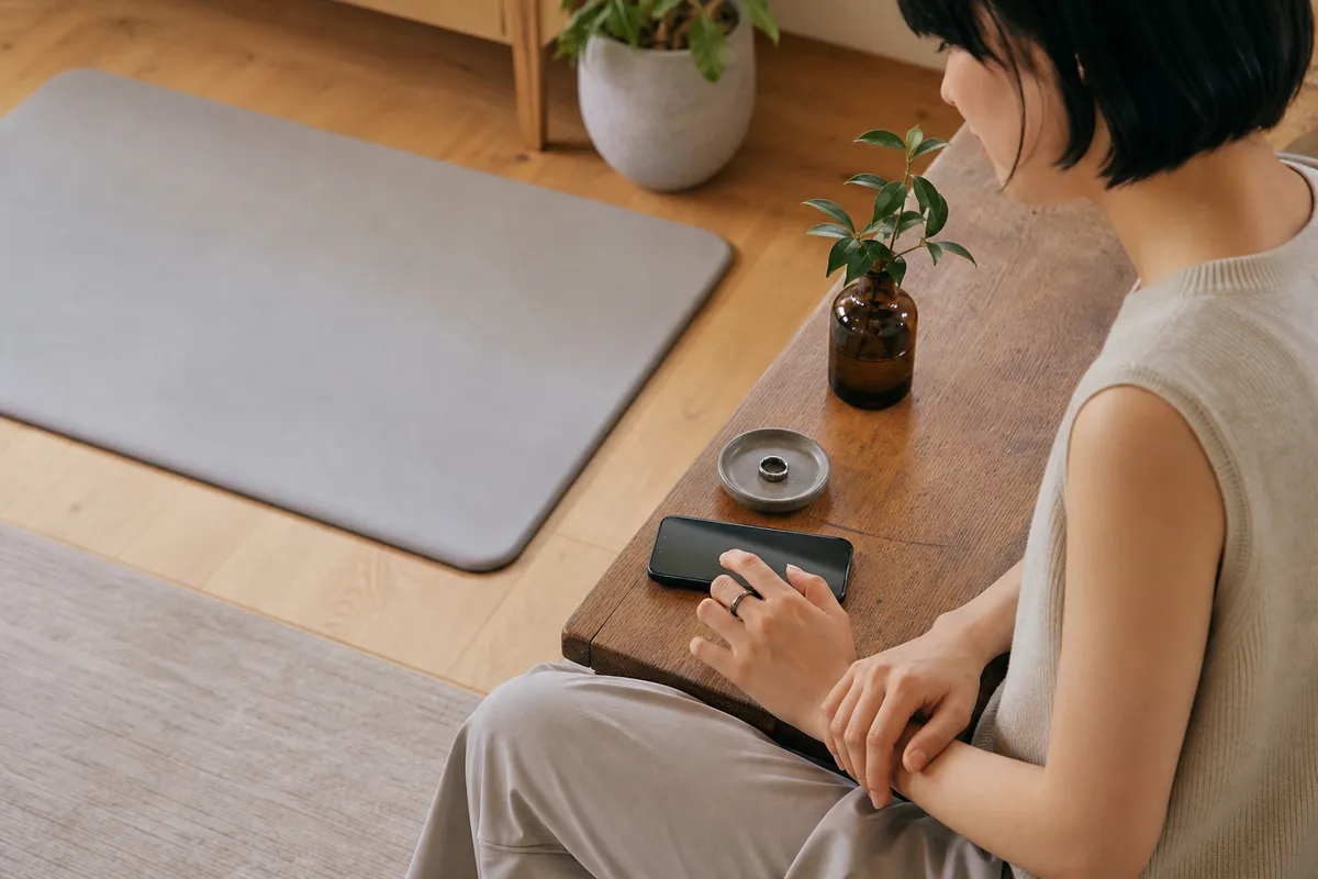 健康記録デバイスとスマートフォンアプリの俯瞰イメージ